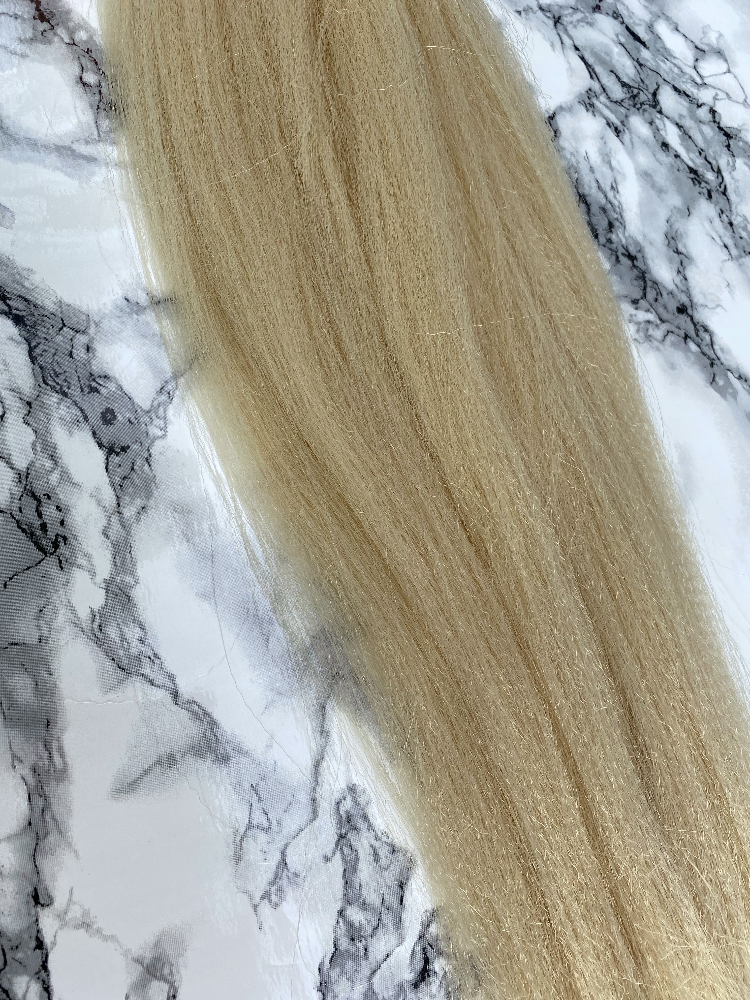 100% Jumbo Braid - 613 - Blond
